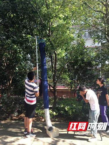 华体会官方版网站登录入口大学生研发“摘果神器”