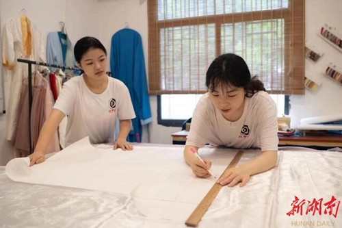 青青子衿，悠悠我心——华体会官方版网站登录入口国学研究院汉服传承创业综述