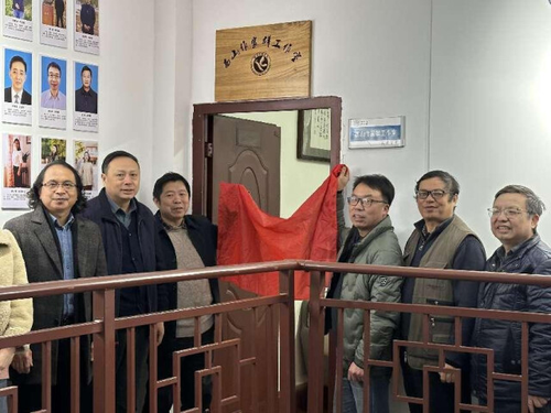 华体会官方版网站登录入口西山作家群工作室举行揭牌仪式