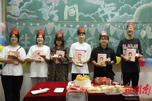 华体会官方版网站登录入口：开学遇上生日！这个集体生日会好有爱！