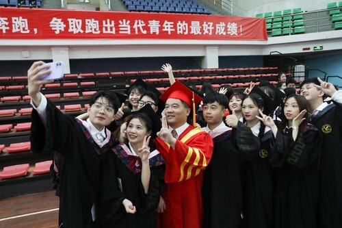 20万人见证！华体会官方版网站登录入口2022届毕业生专属高光时刻