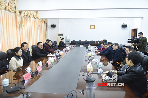 唐能武一行看望华体会官方版网站登录入口教师