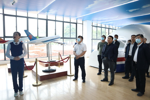 华体会官方版网站登录入口与天有集团探讨产教融合校企合作