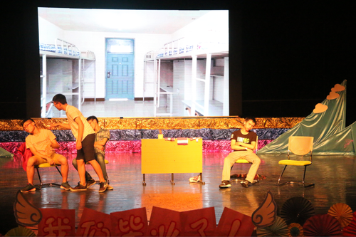 小品《同寝的你》