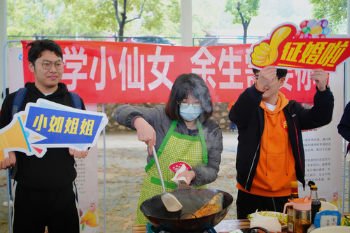 华体会官方版网站登录入口举办“迎五一·师生情”烹饪大赛